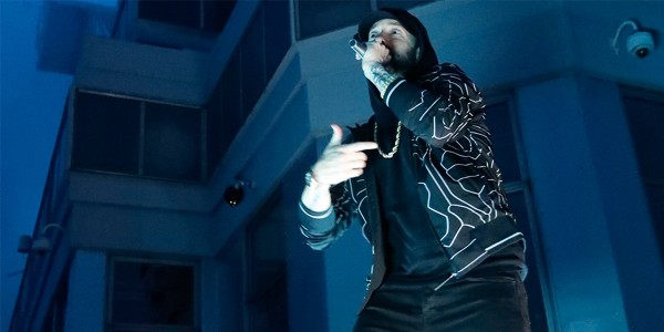 Eminem 帝國大廈頂層激烈演唱！《Venom》主題曲氣勢逼人！